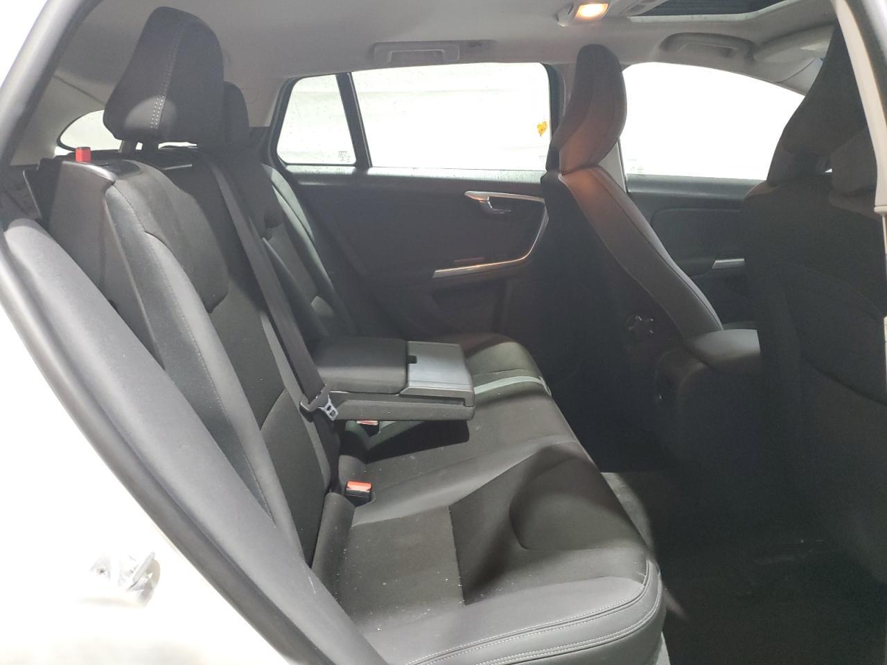 2015 VOLVO V60