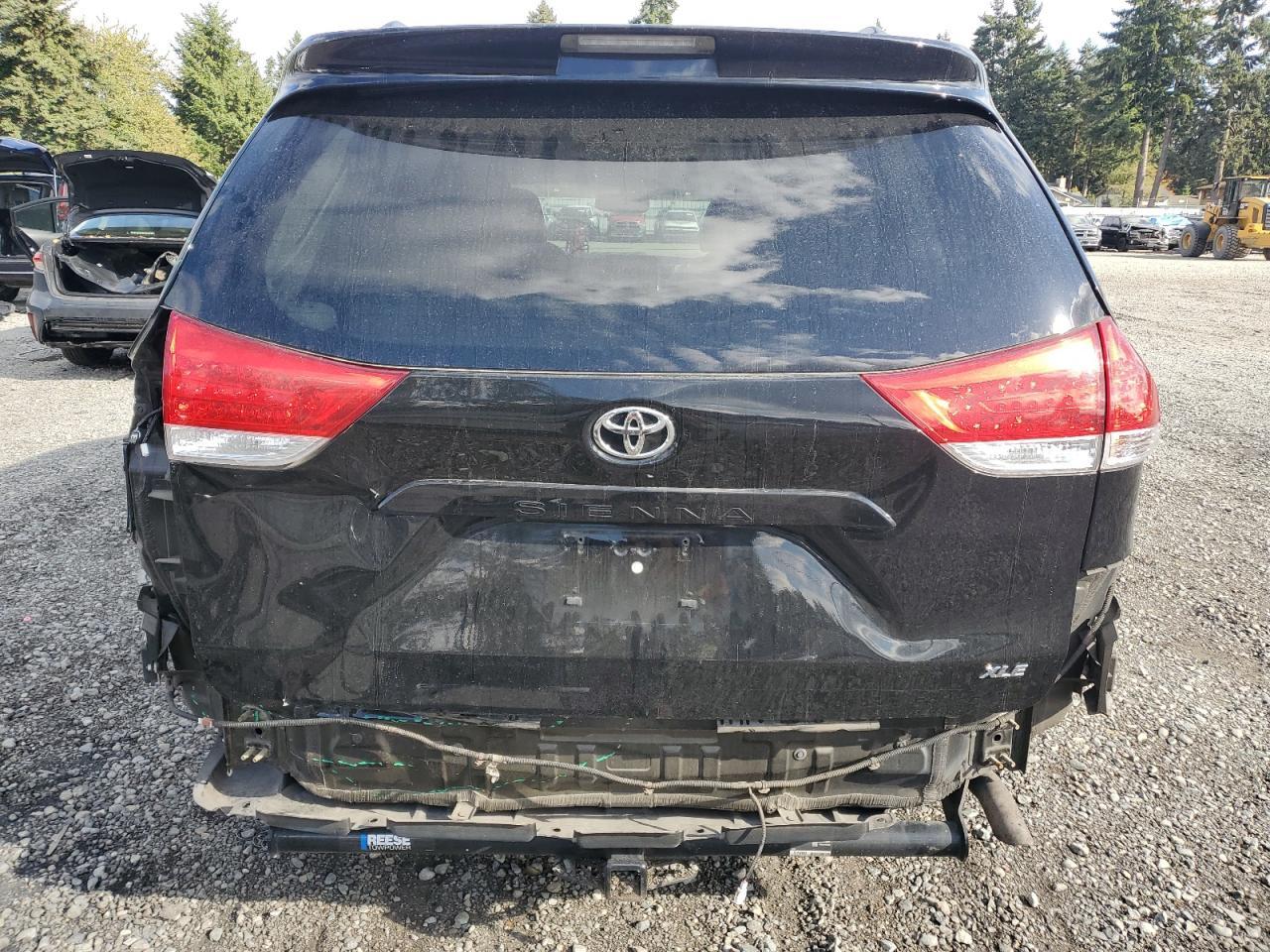 2014 TOYOTA SIENNA