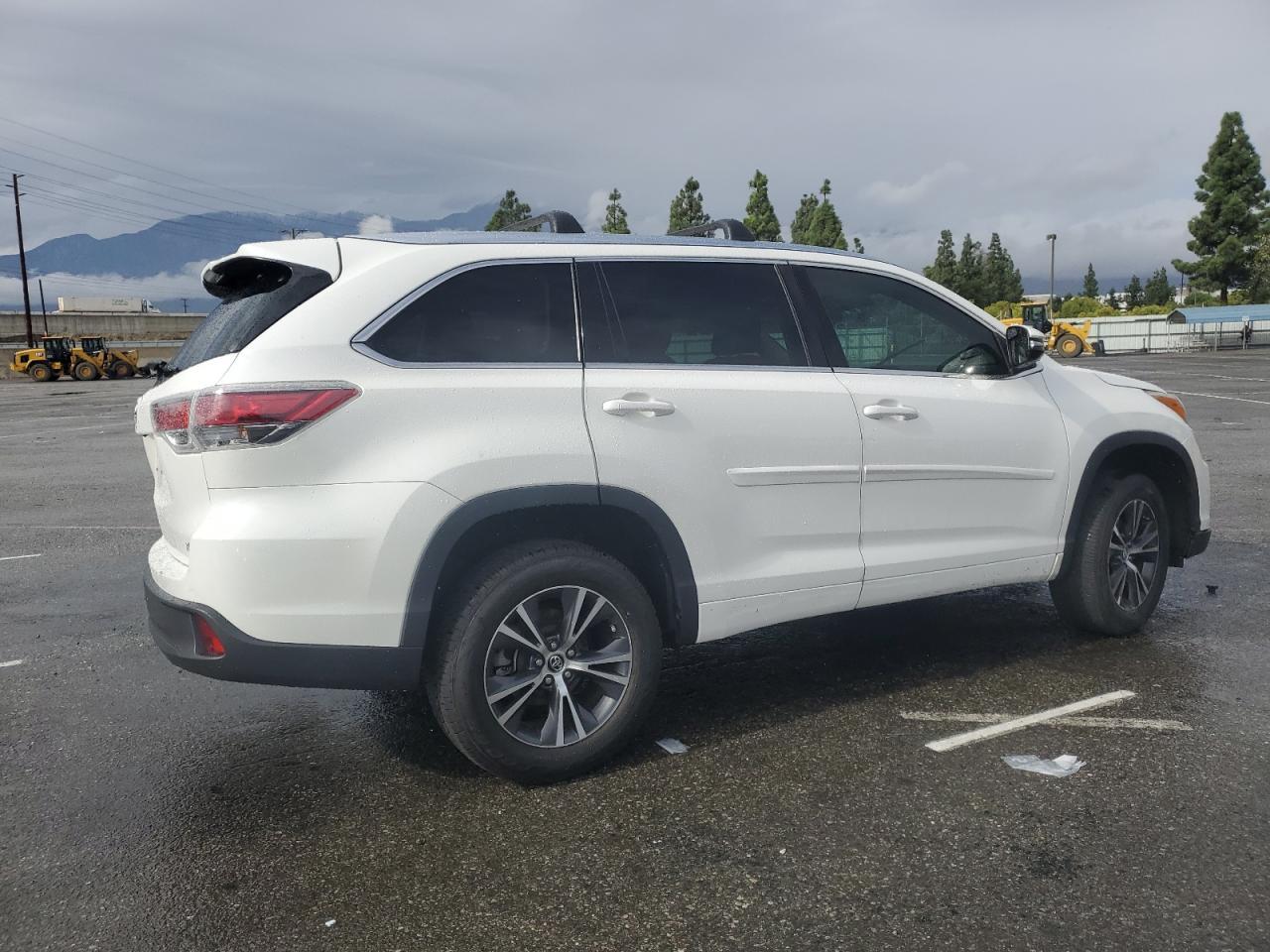 2016 TOYOTA HIGHLANDER