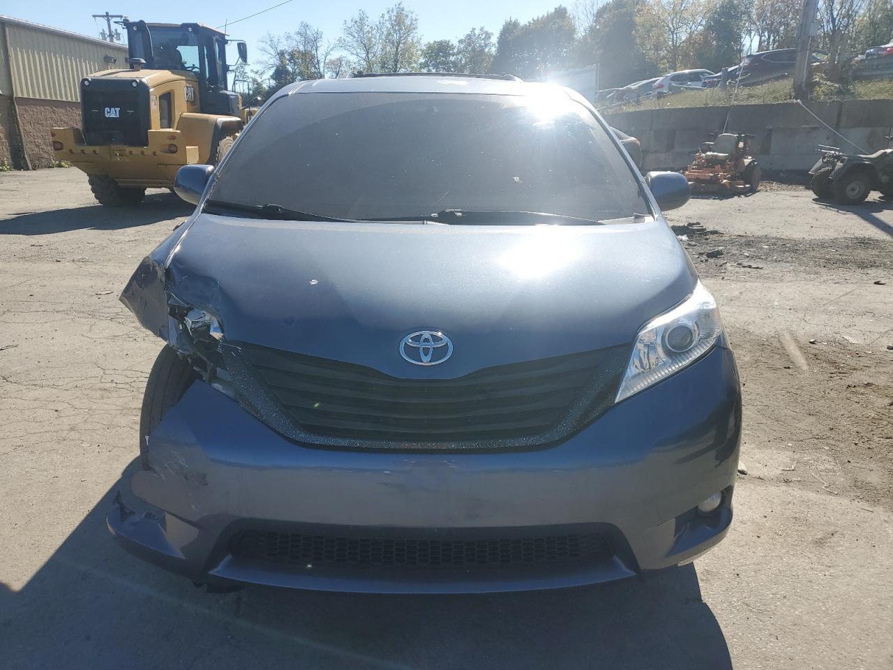 2013 TOYOTA SIENNA