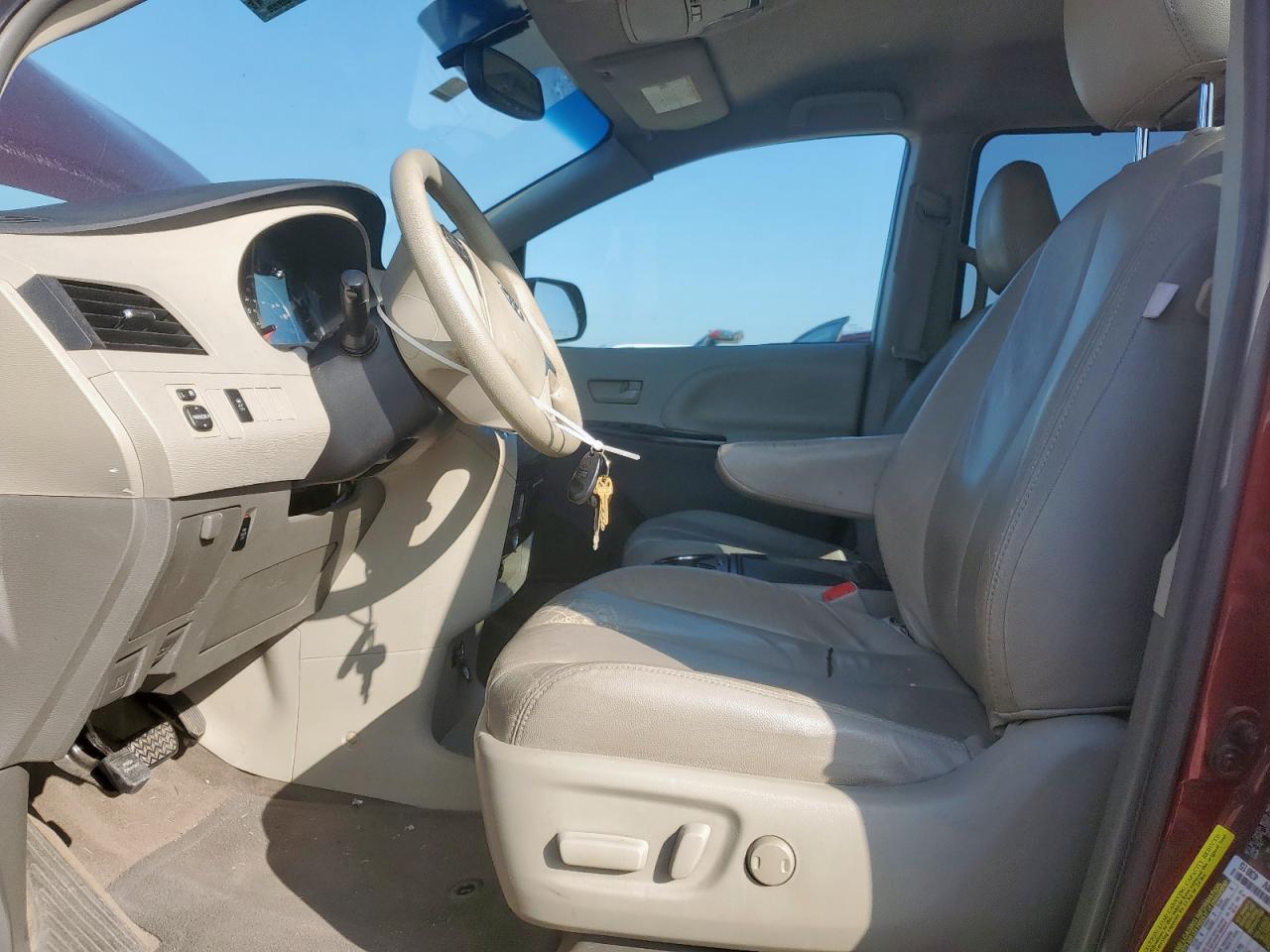 2014 TOYOTA SIENNA