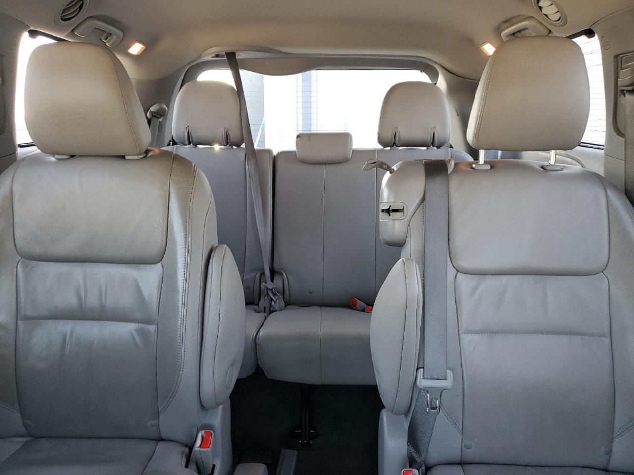 2015 TOYOTA SIENNA