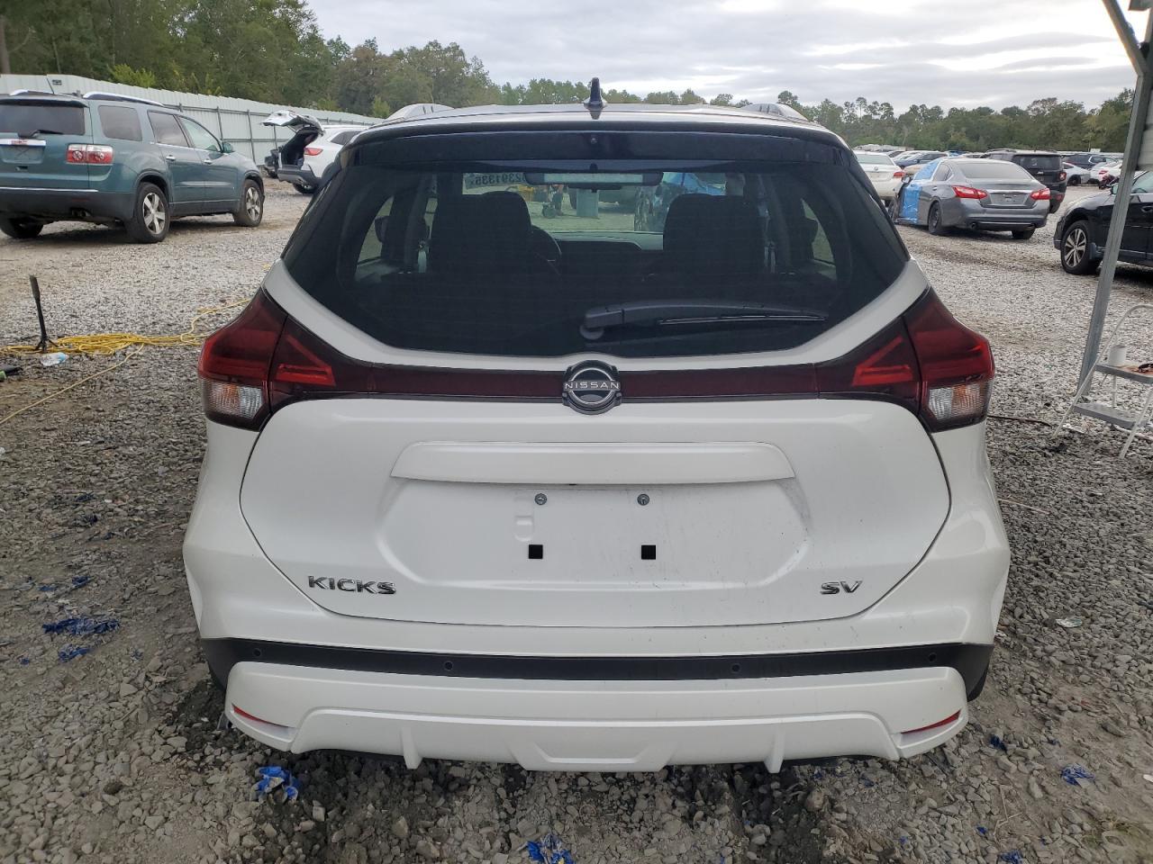 2023 NISSAN KICKS