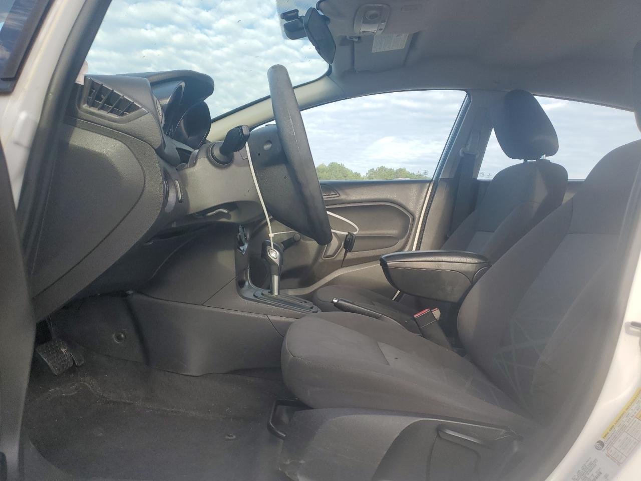 2014 FORD Fiesta