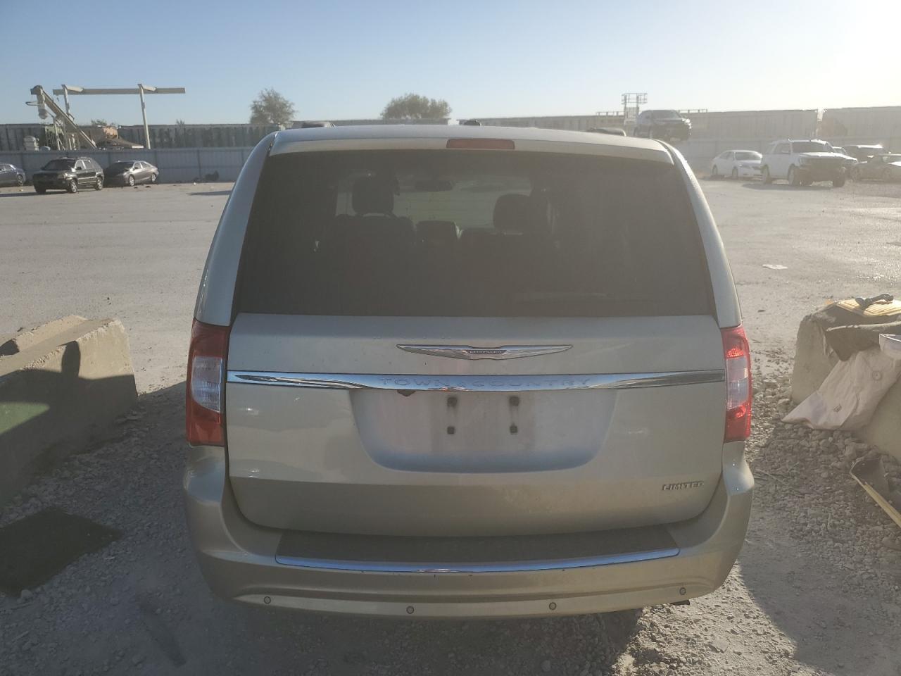 2011 CHRYSLER Town & Country
