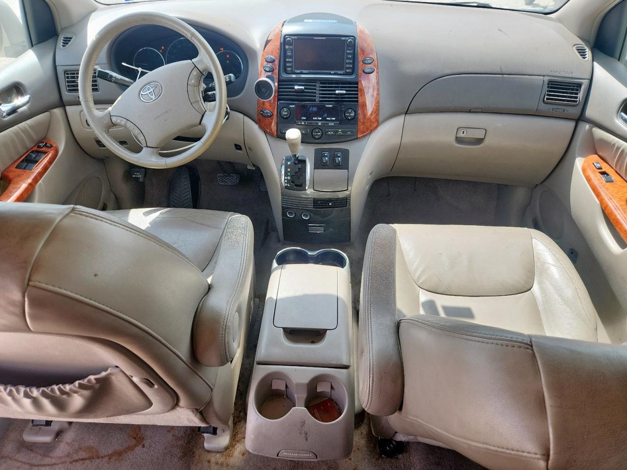 2010 TOYOTA SIENNA