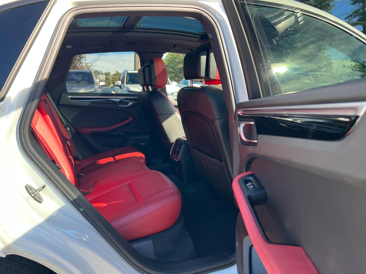2019 PORSCHE Macan