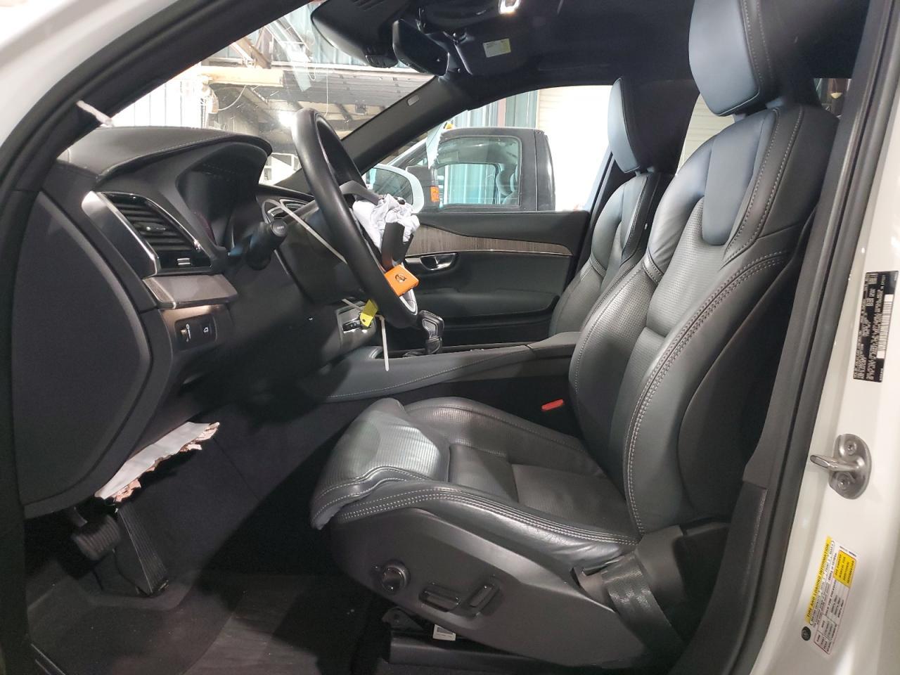 2022 VOLVO XC90