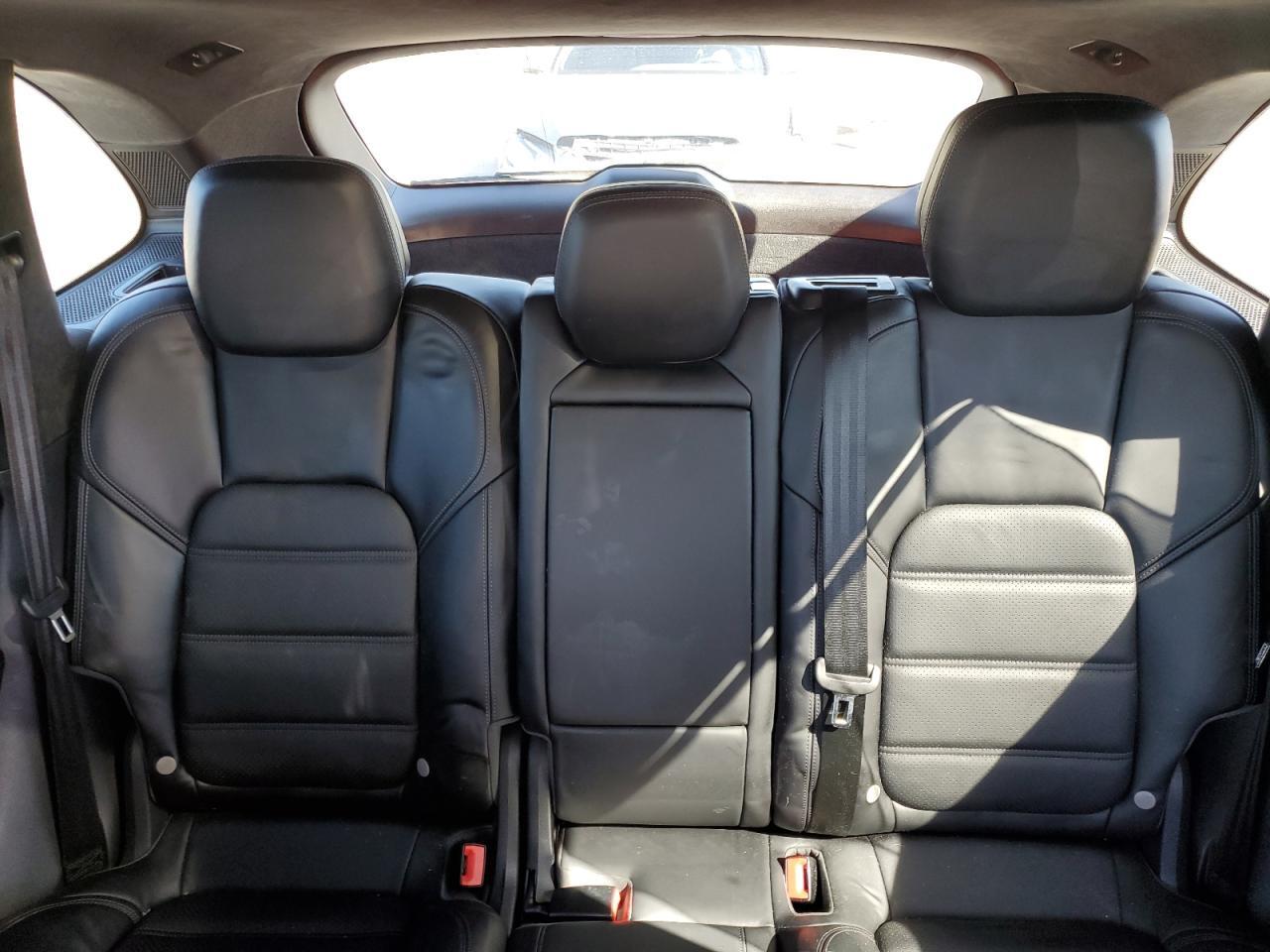 2017 PORSCHE CAYENNE