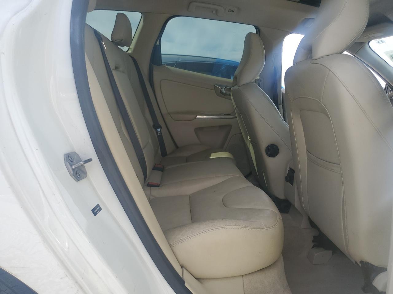 2015 VOLVO XC60