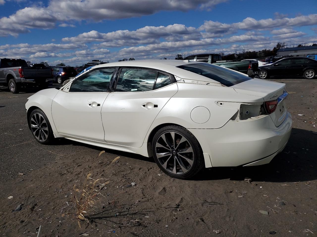 2016 NISSAN Maxima