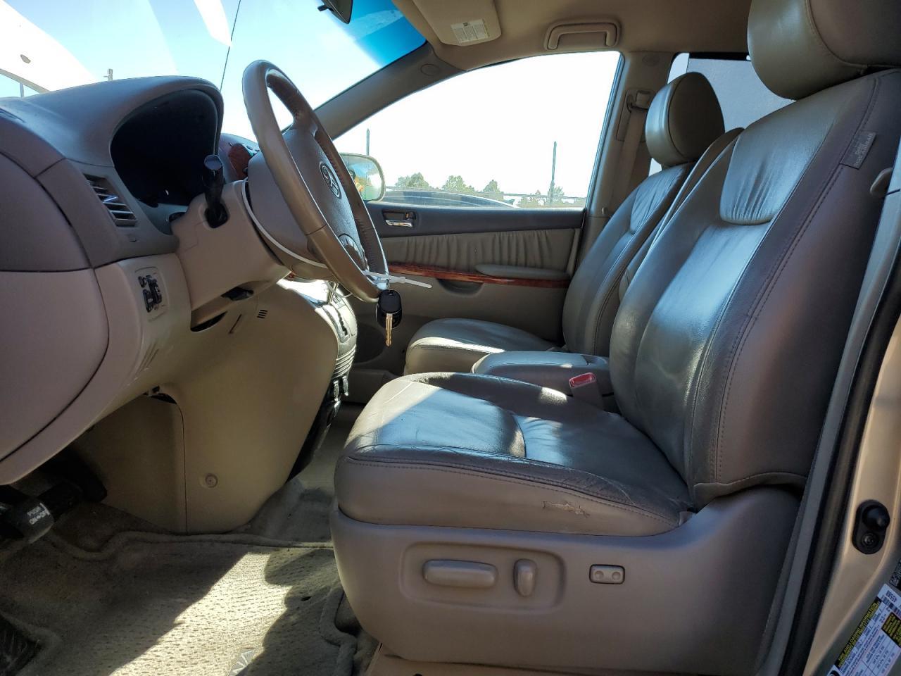 2010 TOYOTA SIENNA