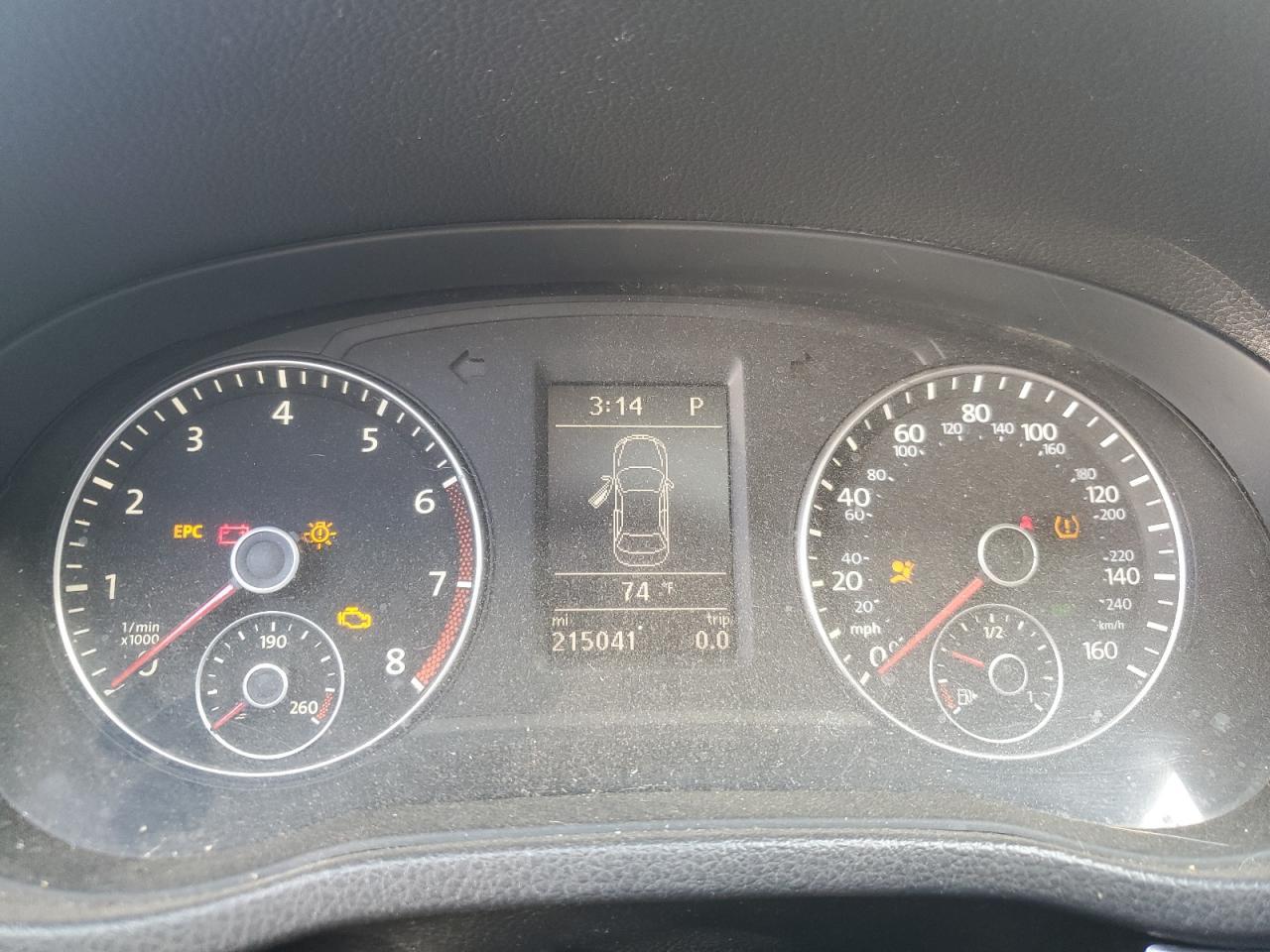 2013 VOLKSWAGEN Passat