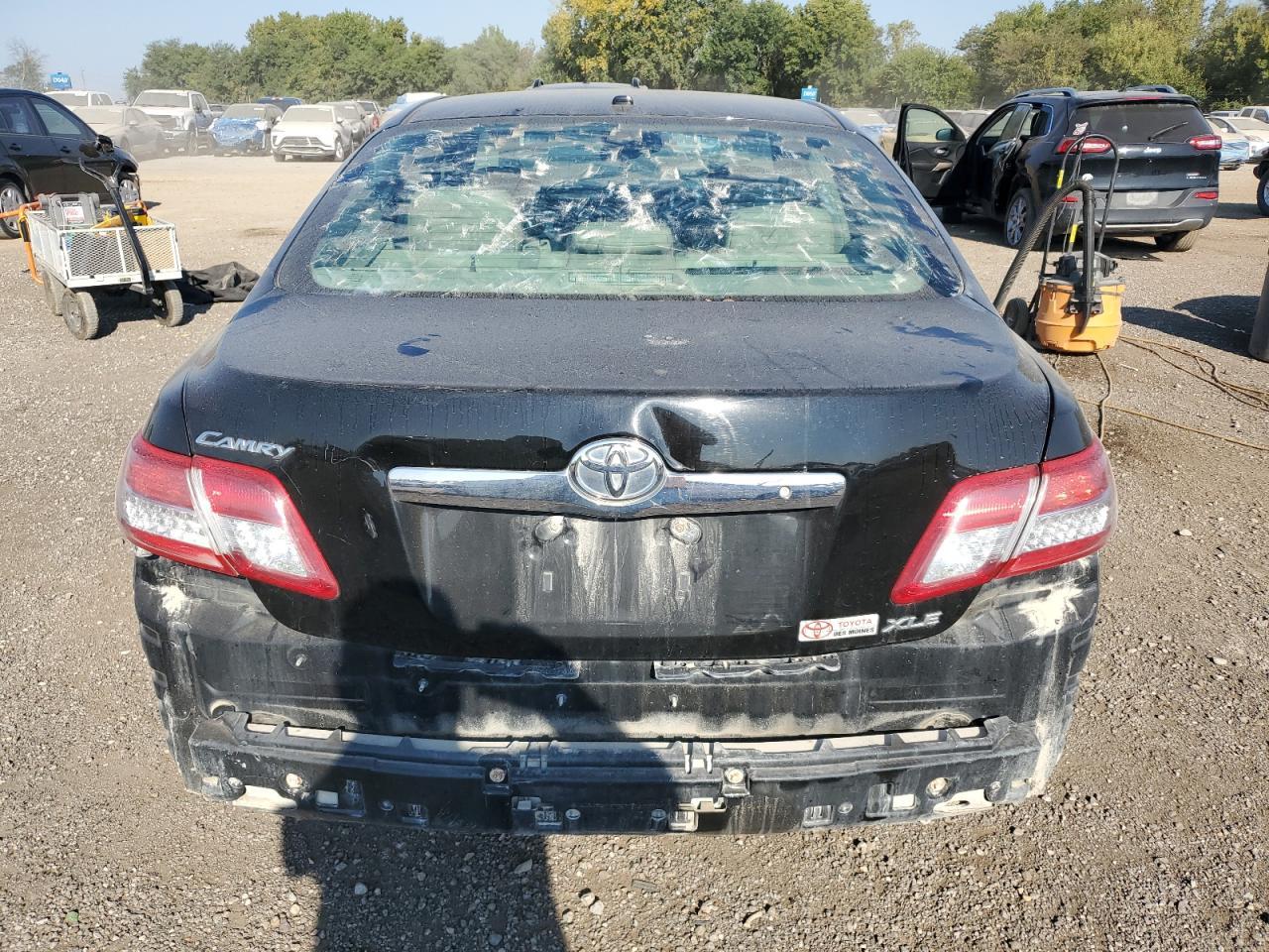 2011 TOYOTA CAMRY