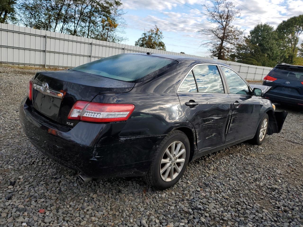 2011 TOYOTA CAMRY