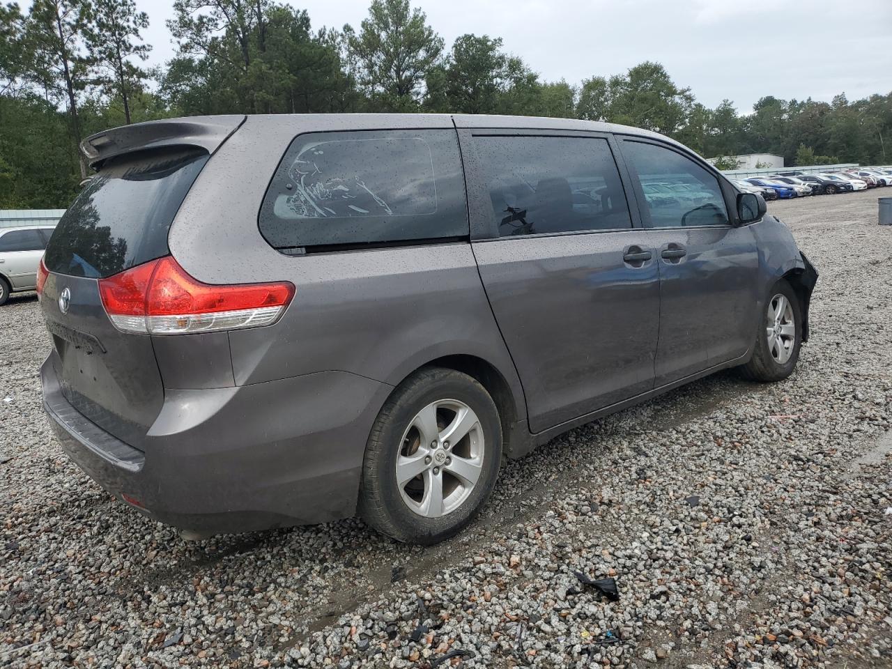 2011 TOYOTA SIENNA