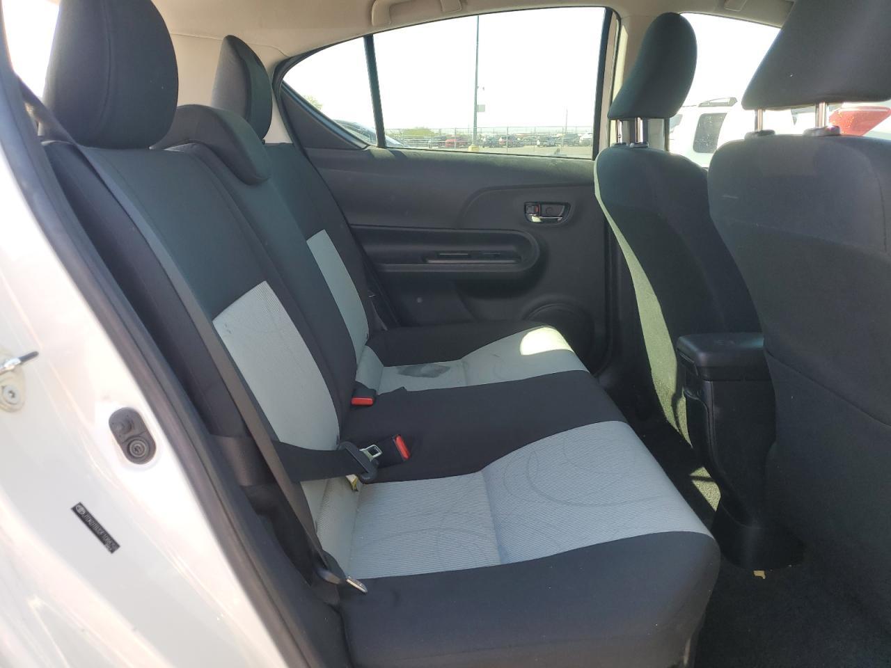 2015 TOYOTA Prius c