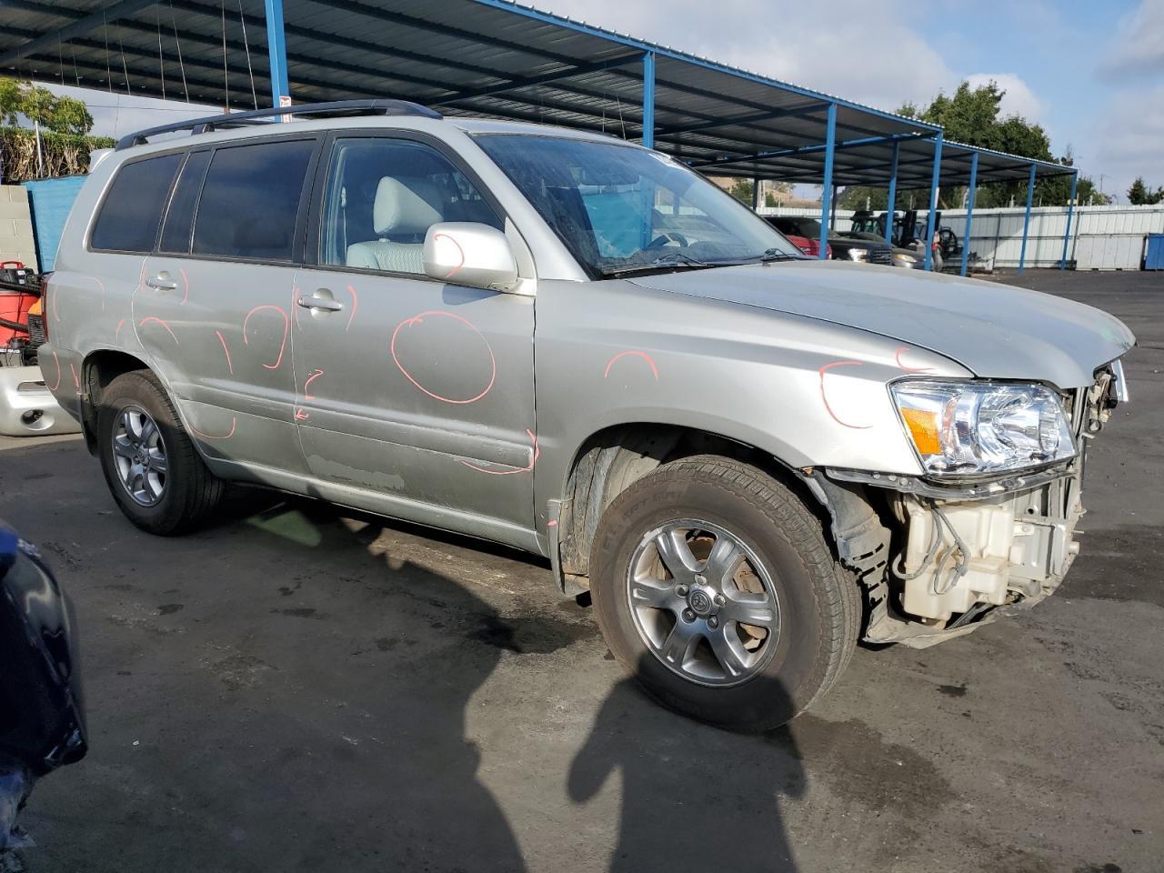 2004 TOYOTA HIGHLANDER