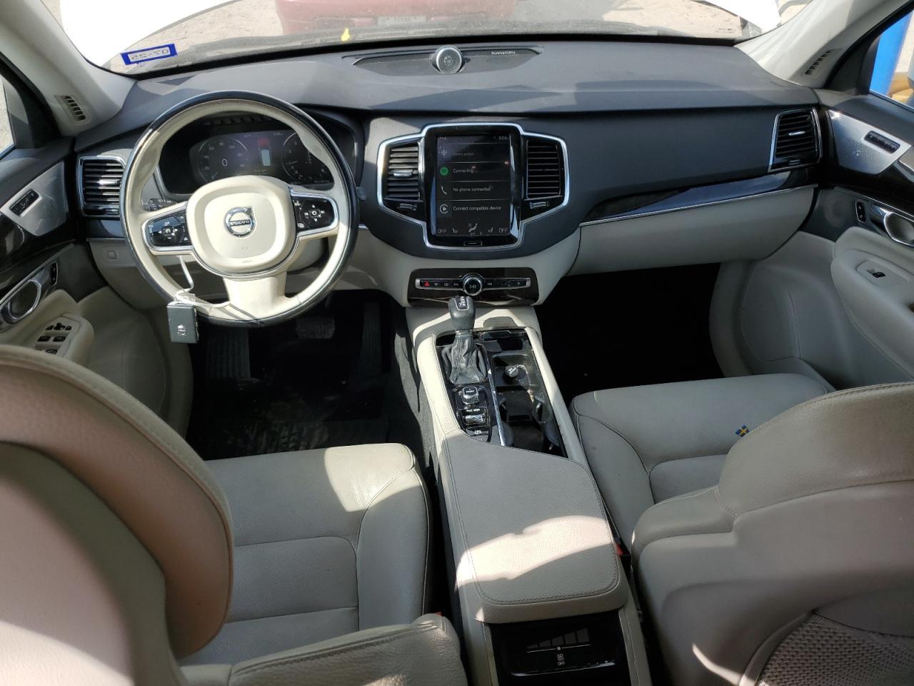 2017 VOLVO XC90