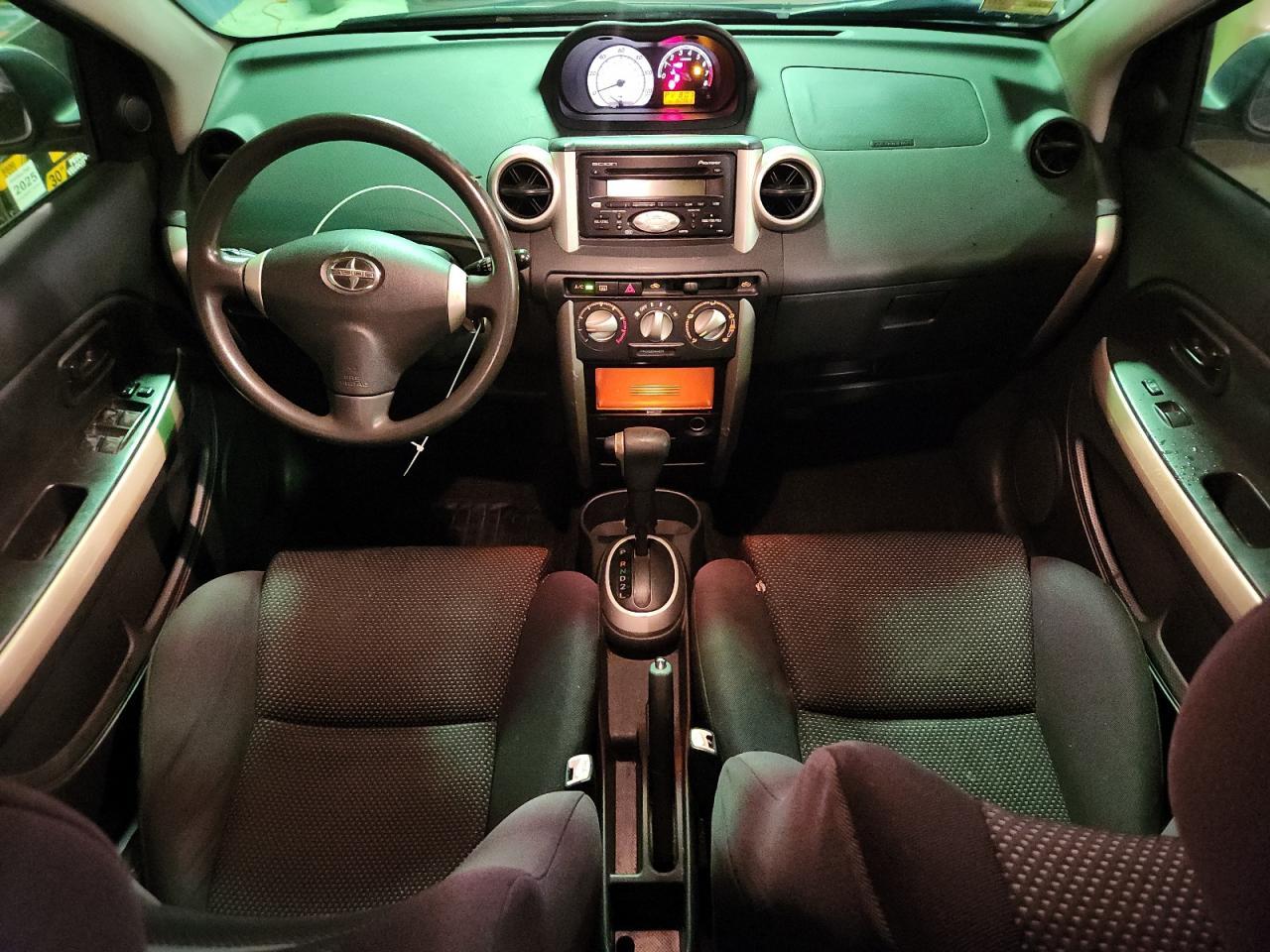 2004 TOYOTA SCION