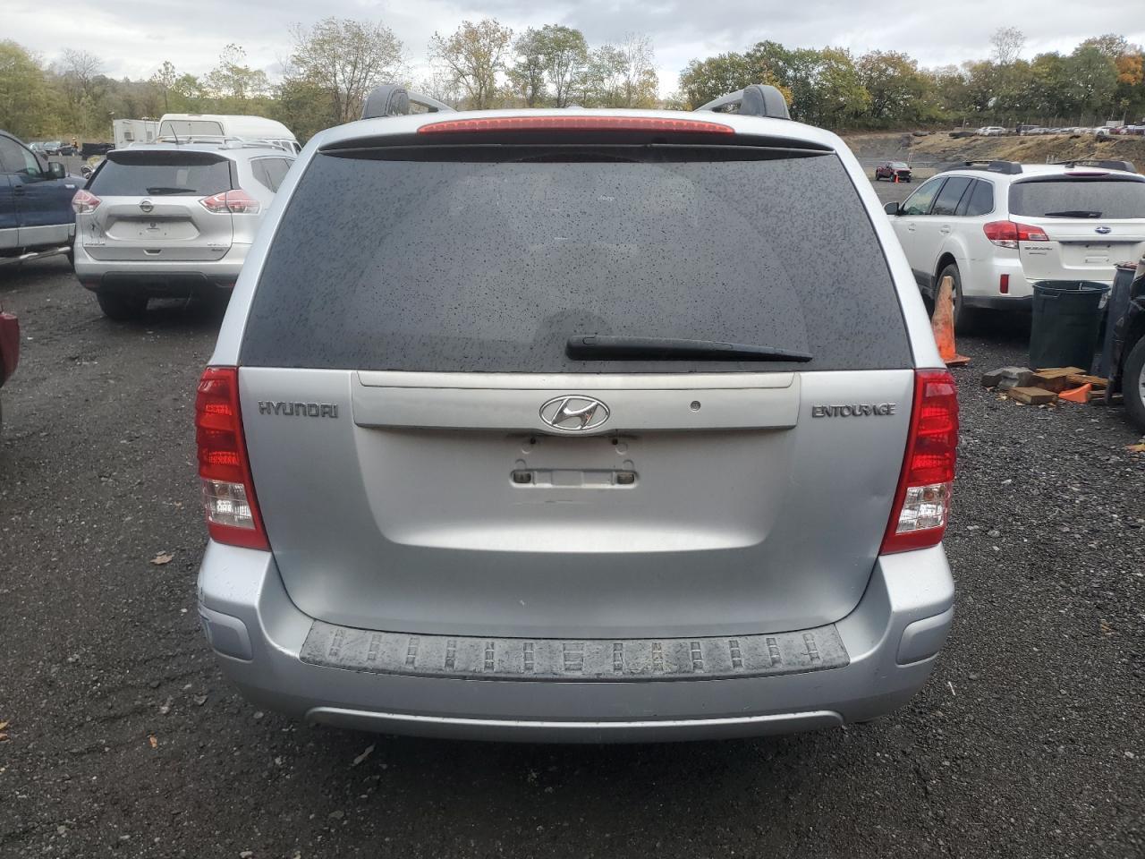 2007 HYUNDAI Entourage