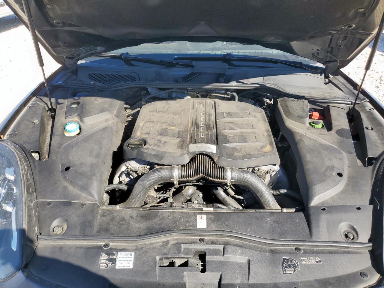 2016 PORSCHE CAYENNE