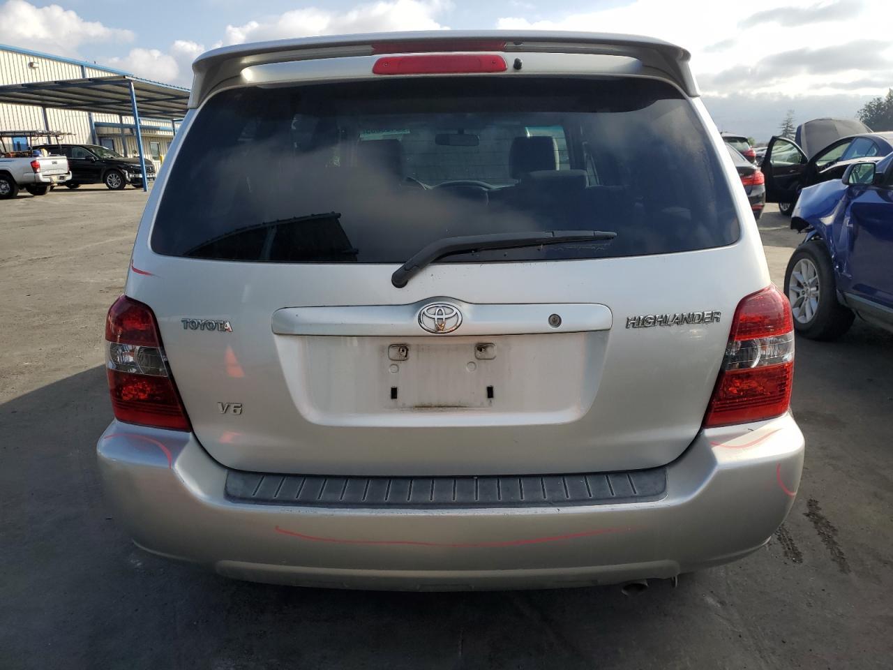 2004 TOYOTA HIGHLANDER