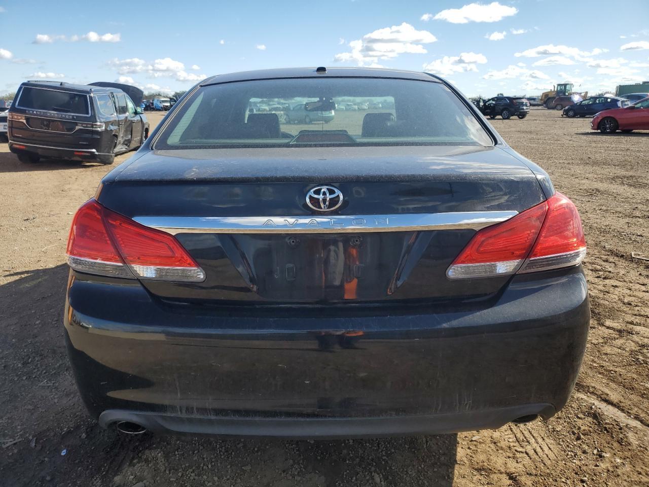 2011 TOYOTA Avalon