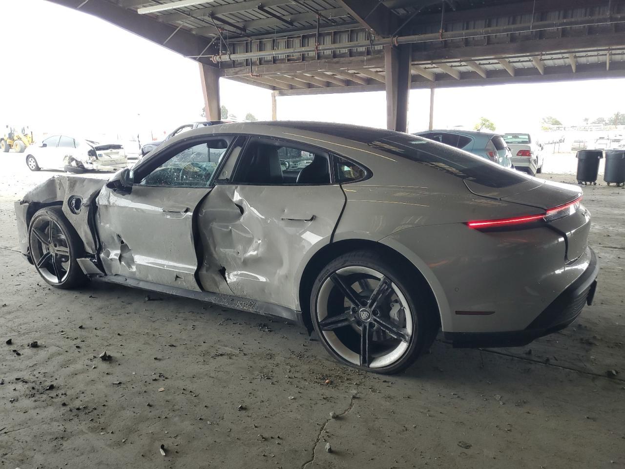 2022 PORSCHE Taycan