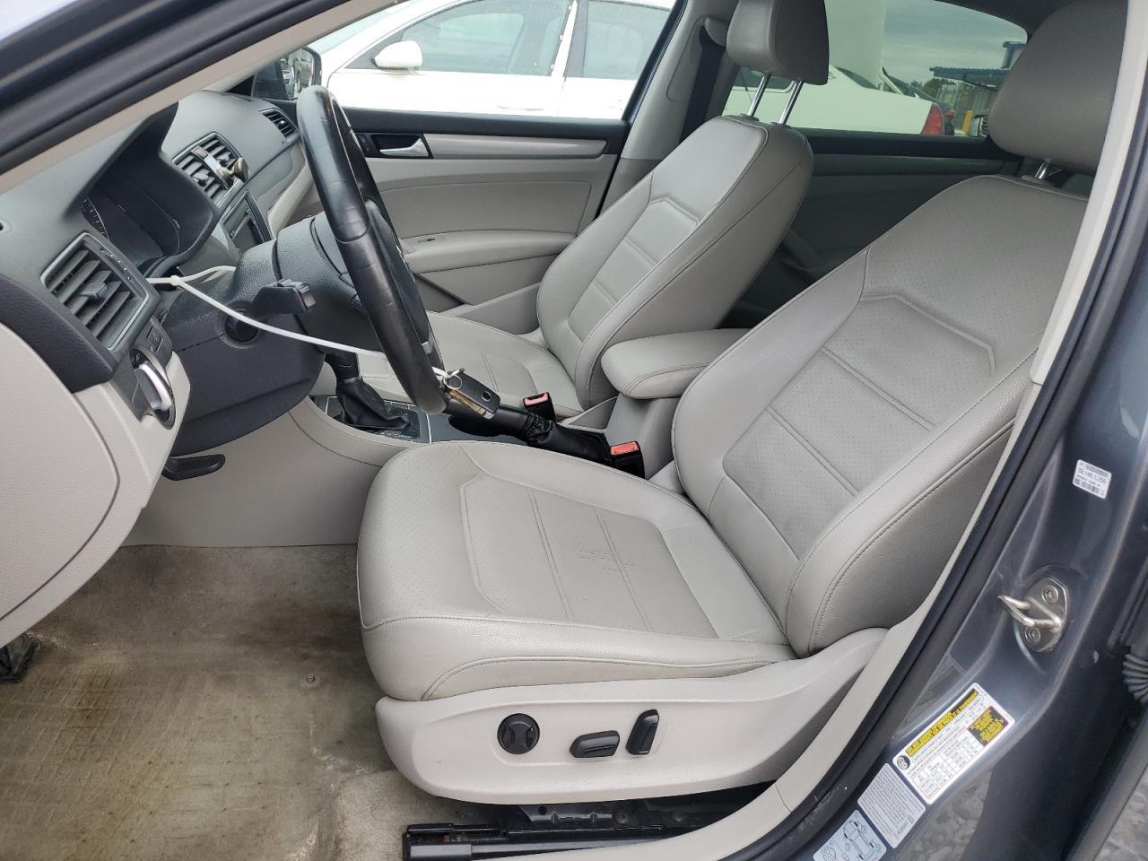 2015 VOLKSWAGEN Passat