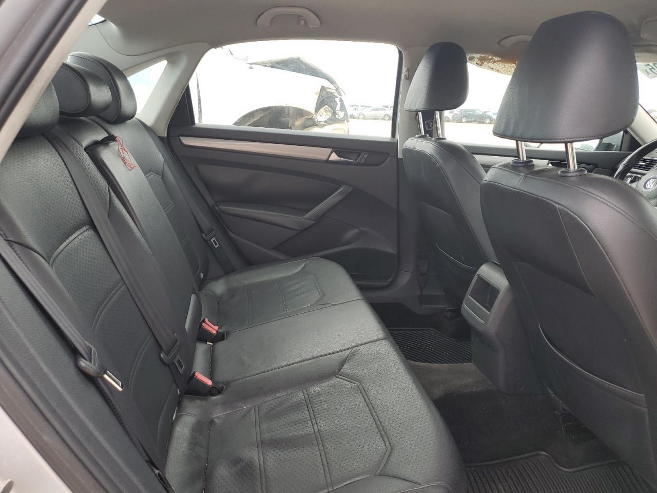 2015 VOLKSWAGEN Passat