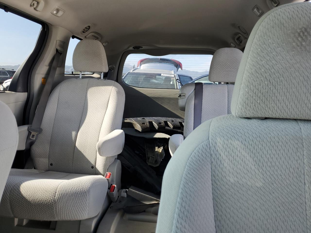 2011 TOYOTA SIENNA