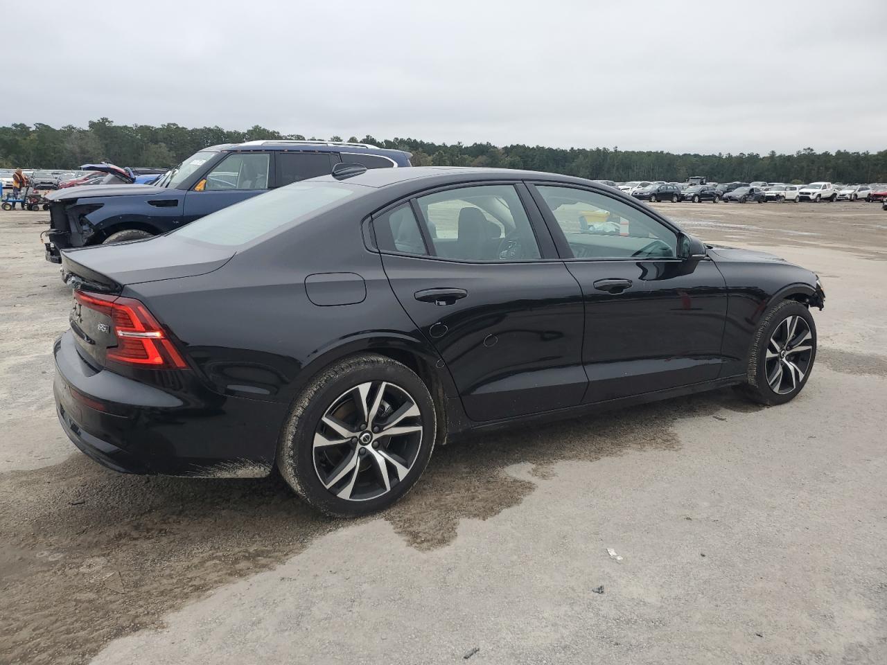 2025 VOLVO S60