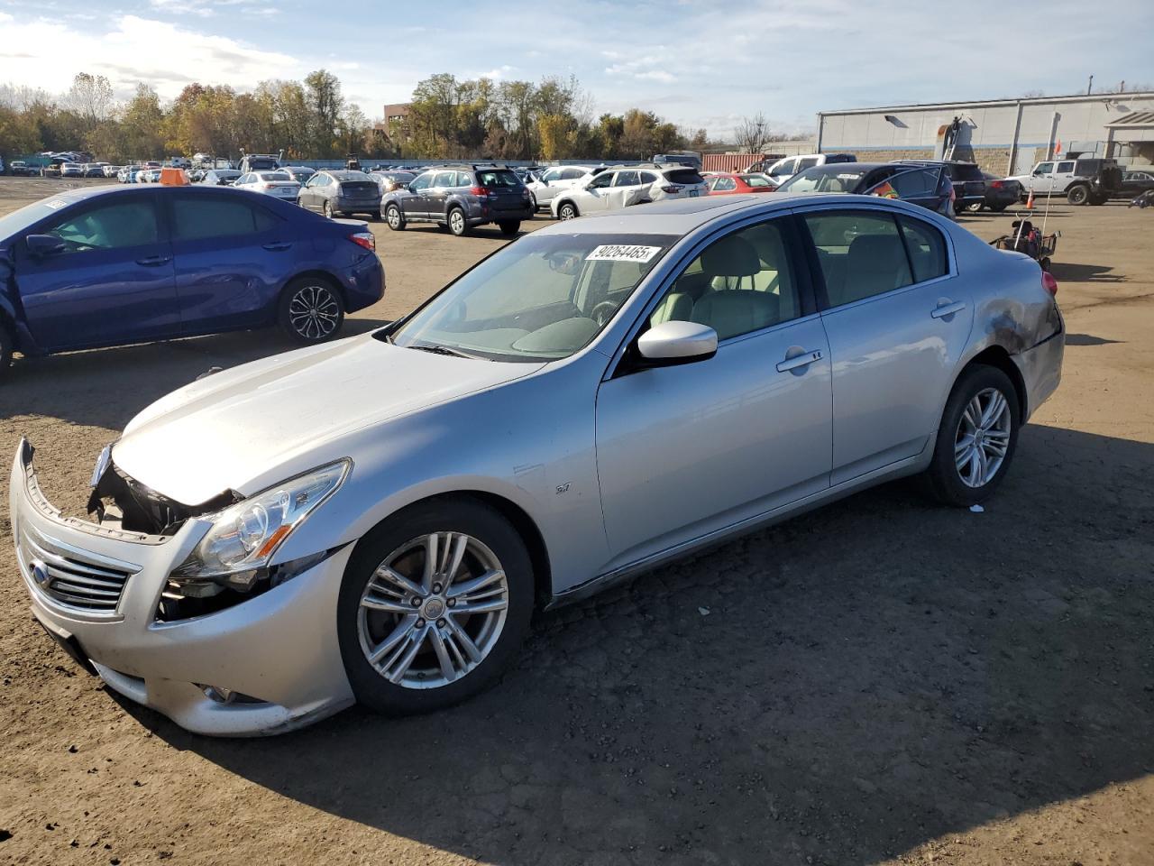 2015 INFINITI Q40