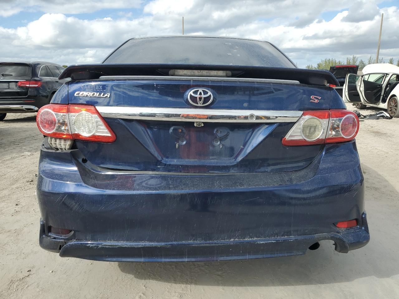 2011 TOYOTA COROLLA