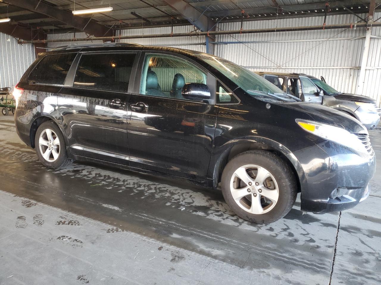 2012 TOYOTA SIENNA