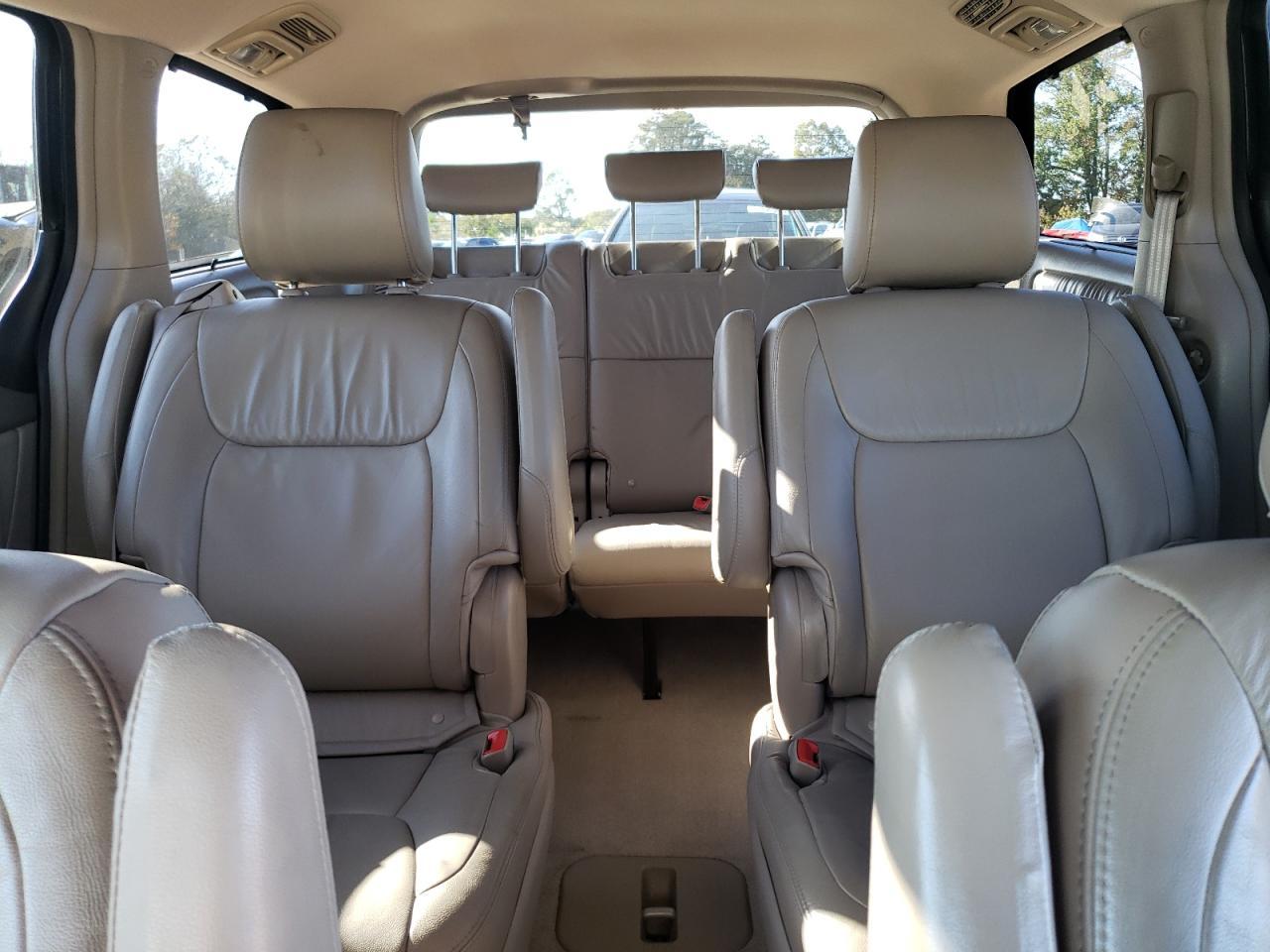 2009 TOYOTA SIENNA