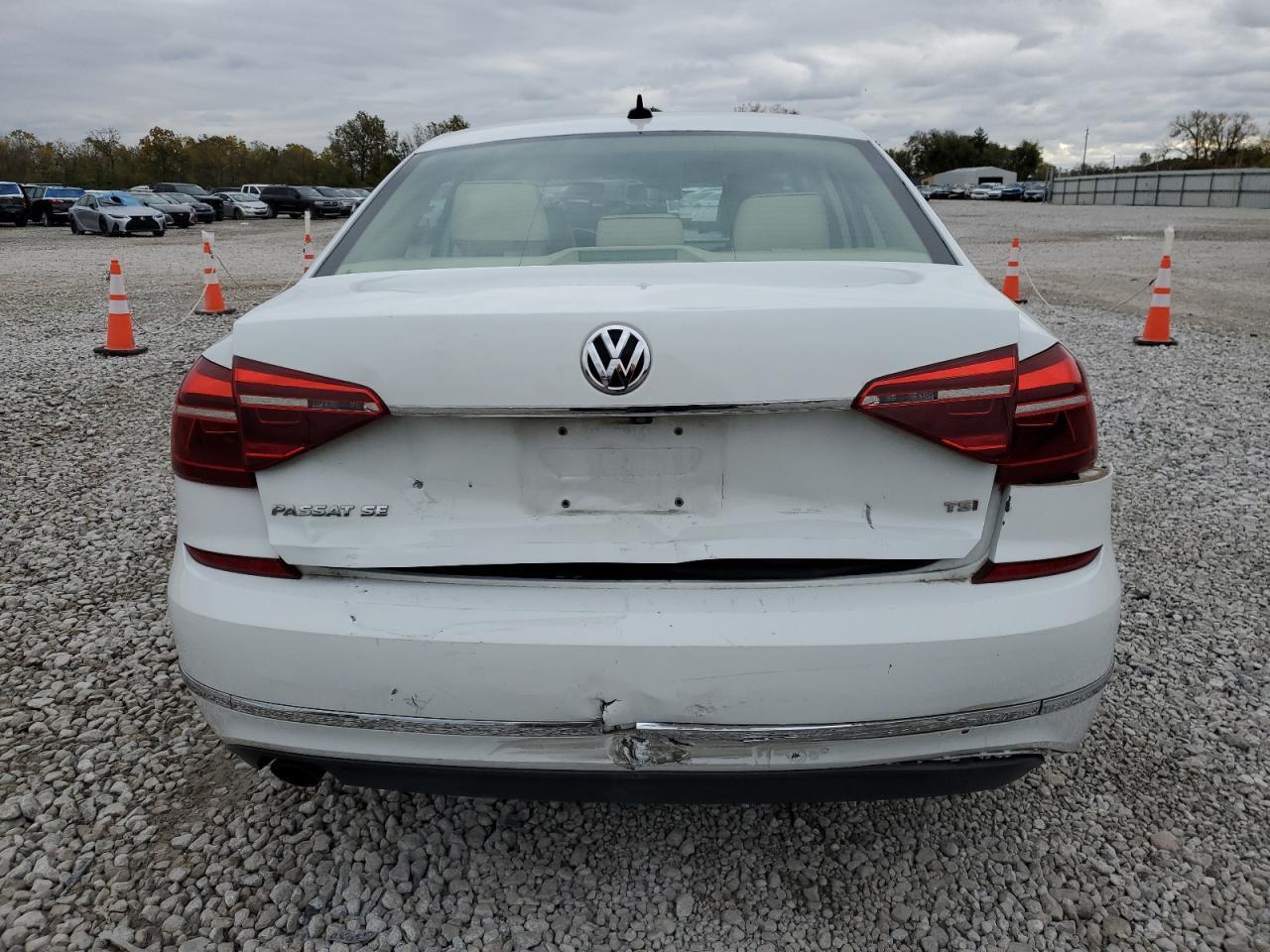 2017 VOLKSWAGEN Passat