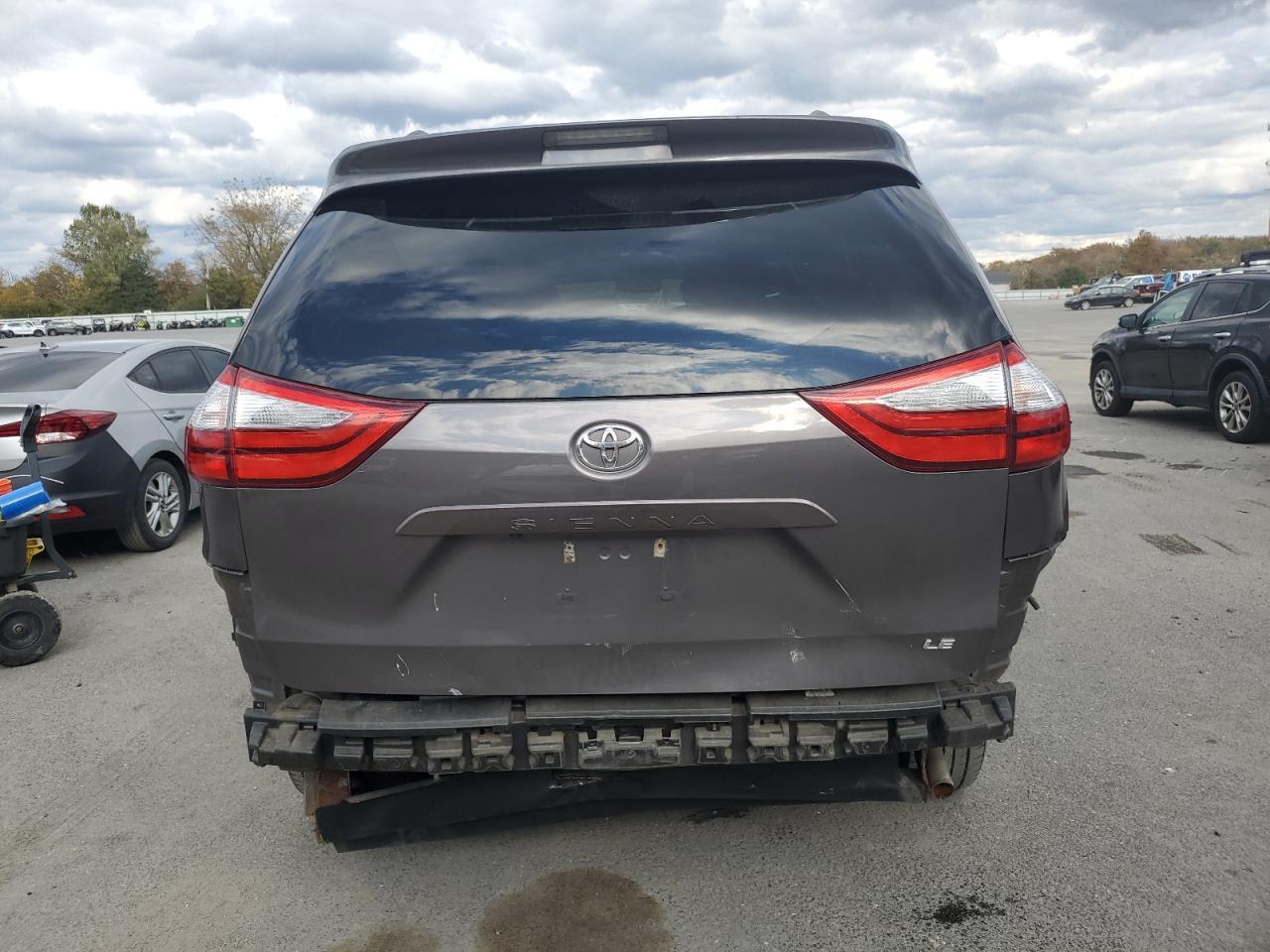 2016 TOYOTA SIENNA