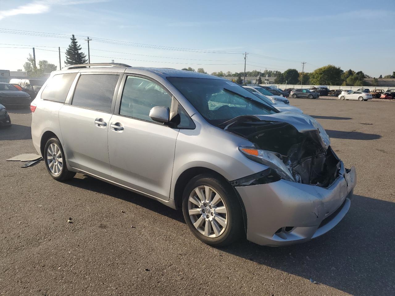 2015 TOYOTA SIENNA