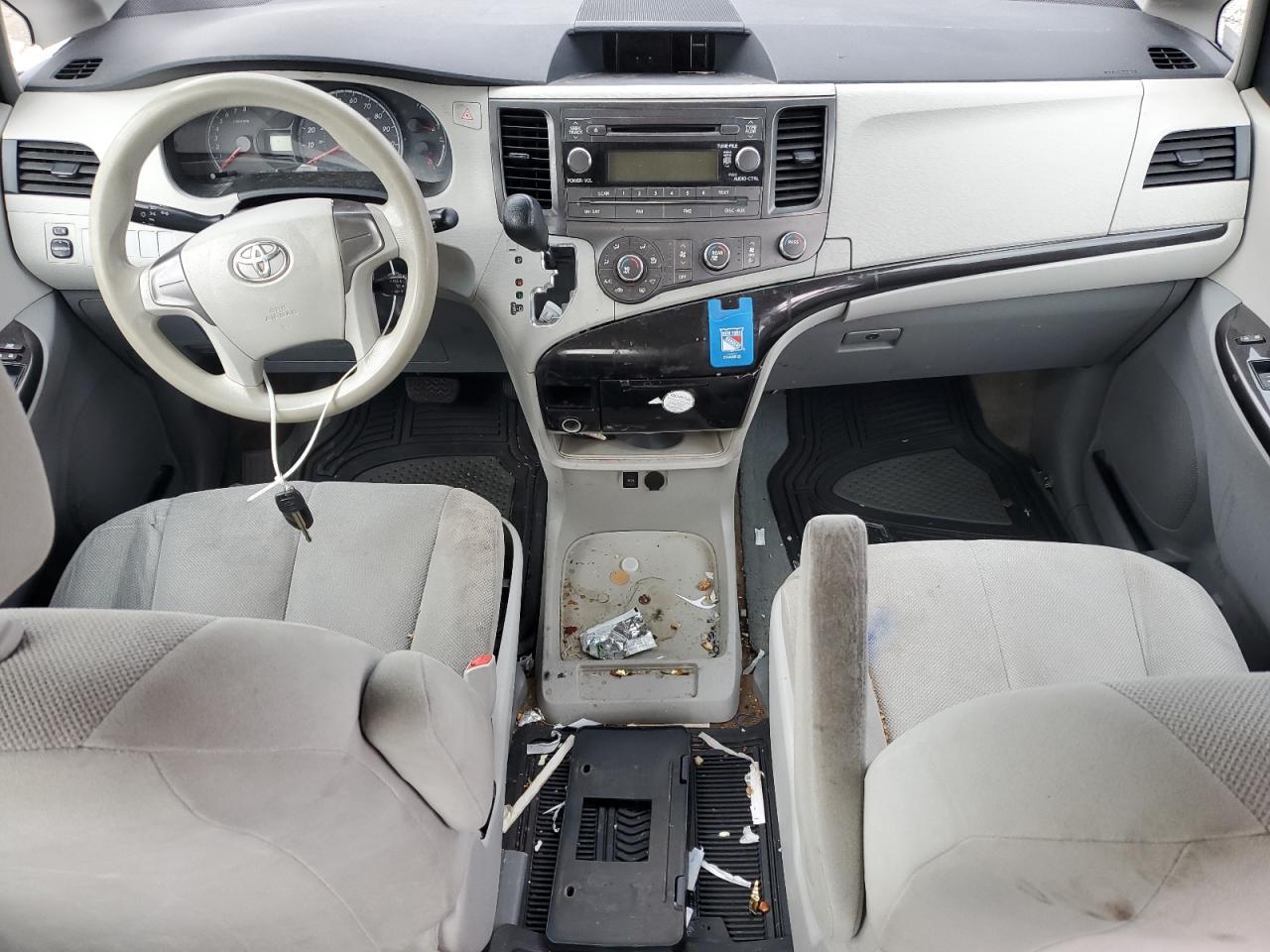 2013 TOYOTA SIENNA