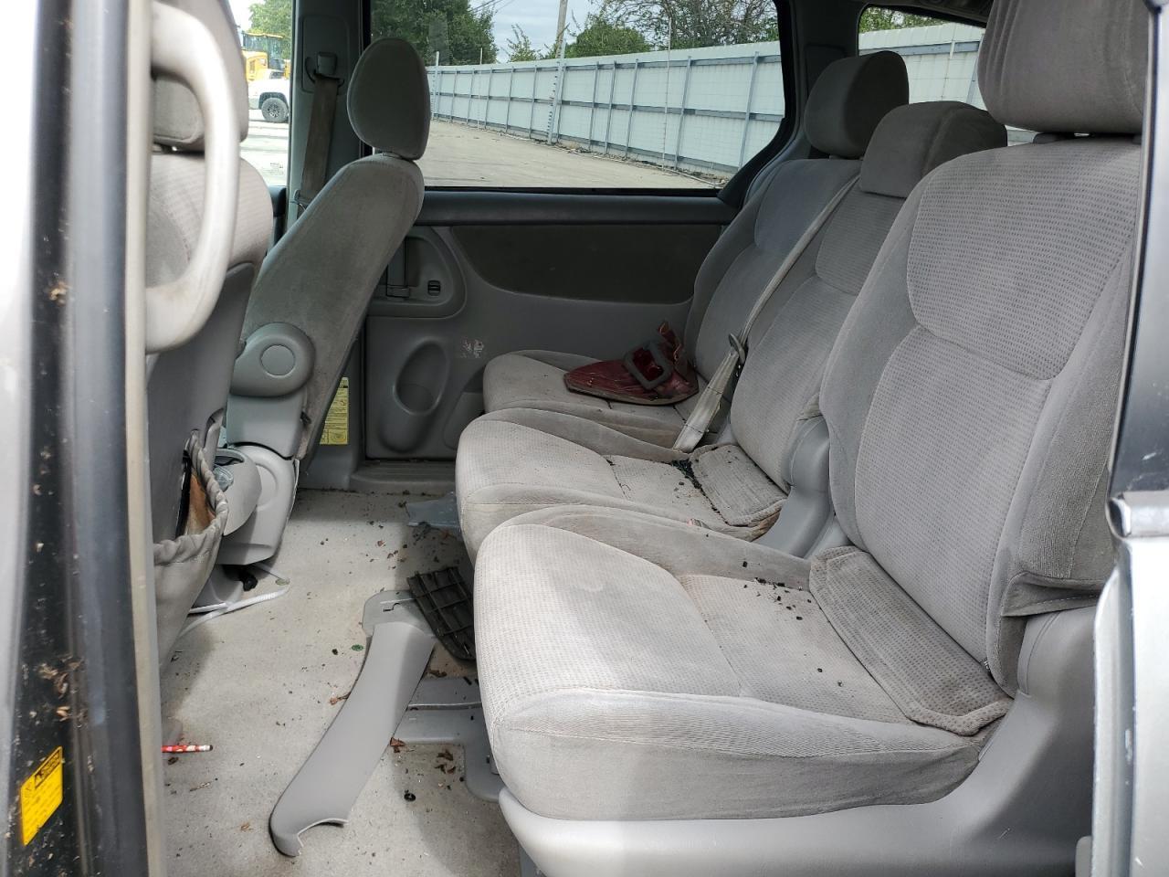 2004 TOYOTA SIENNA