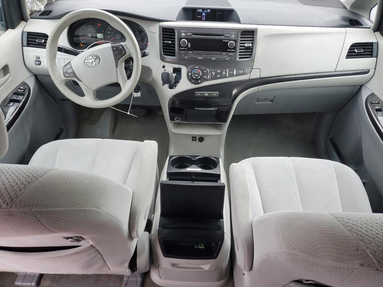 2013 TOYOTA SIENNA