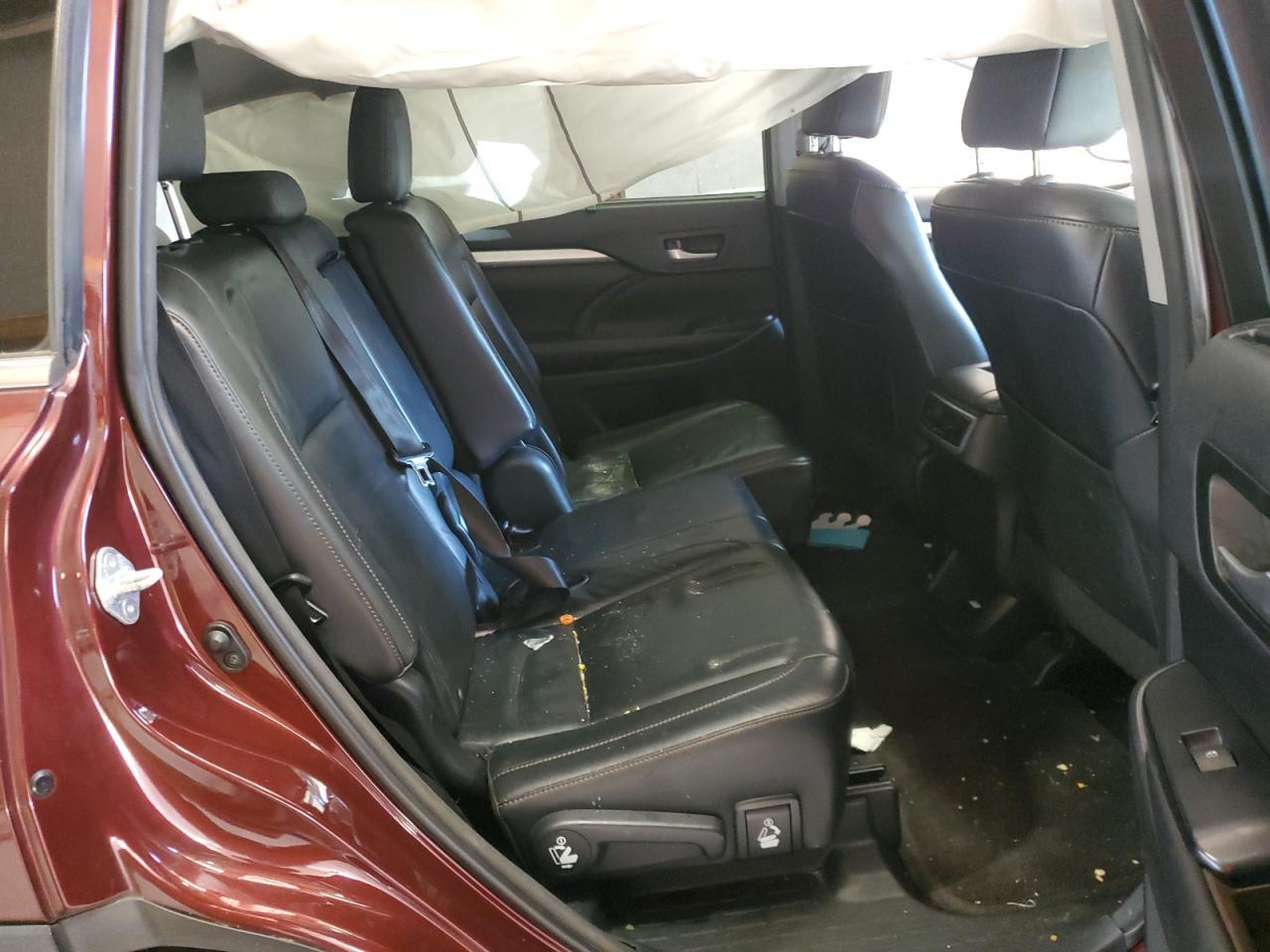2016 TOYOTA HIGHLANDER