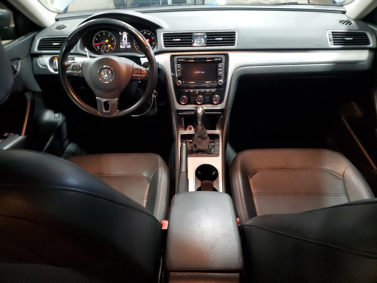 2013 VOLKSWAGEN Passat