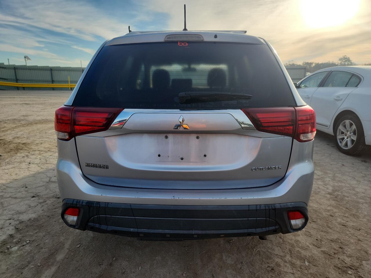 2016 MITSUBISHI outlander