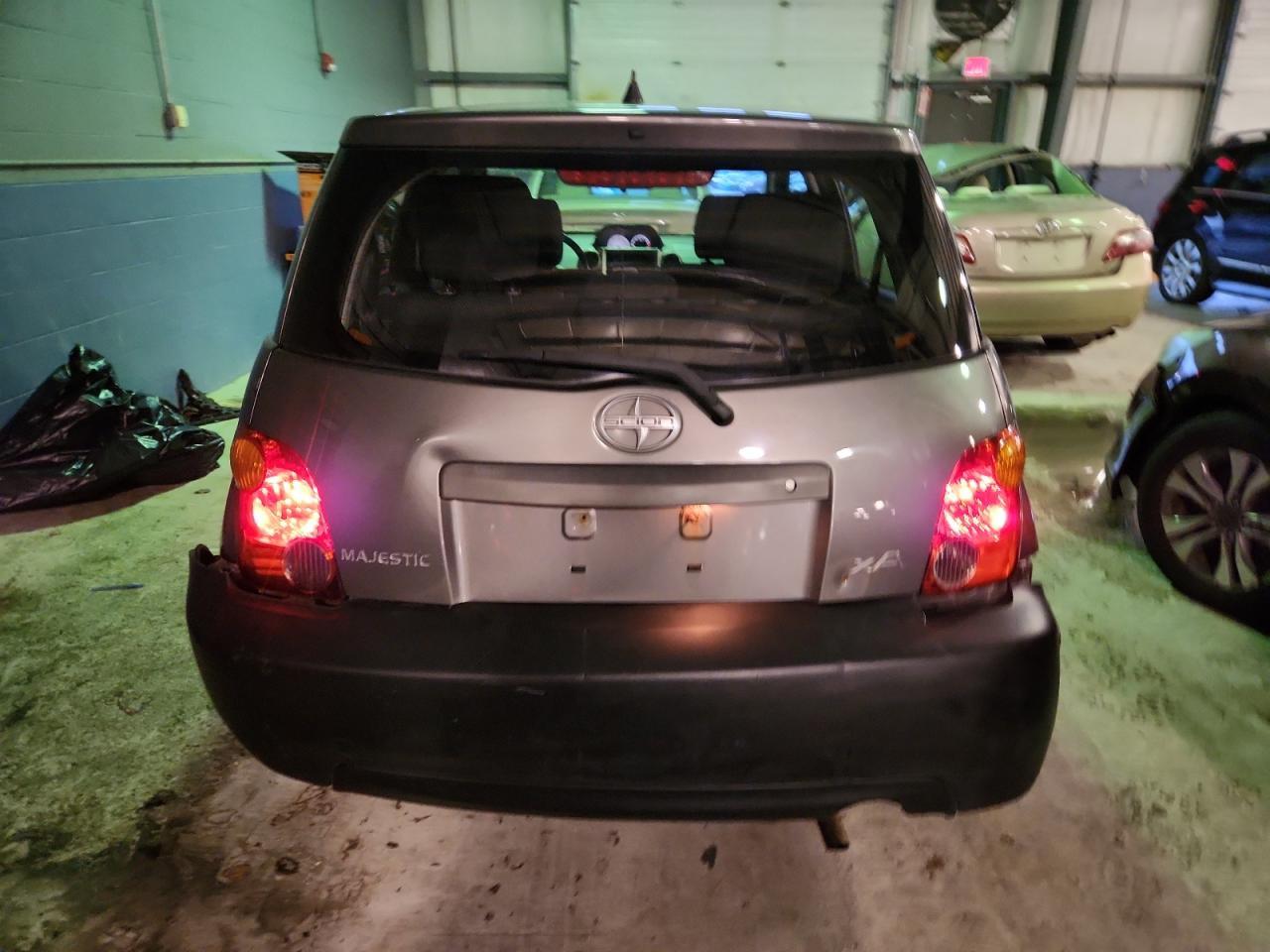 2004 TOYOTA SCION