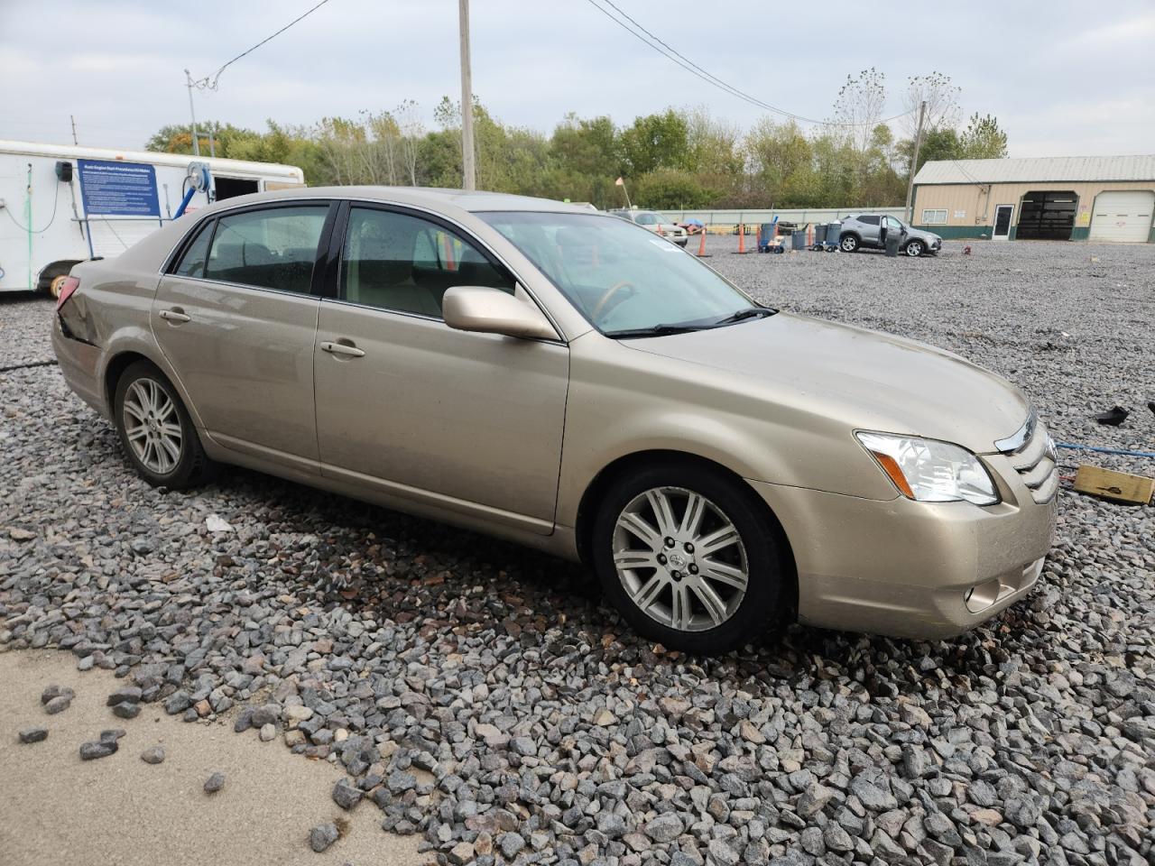 2005 TOYOTA Avalon
