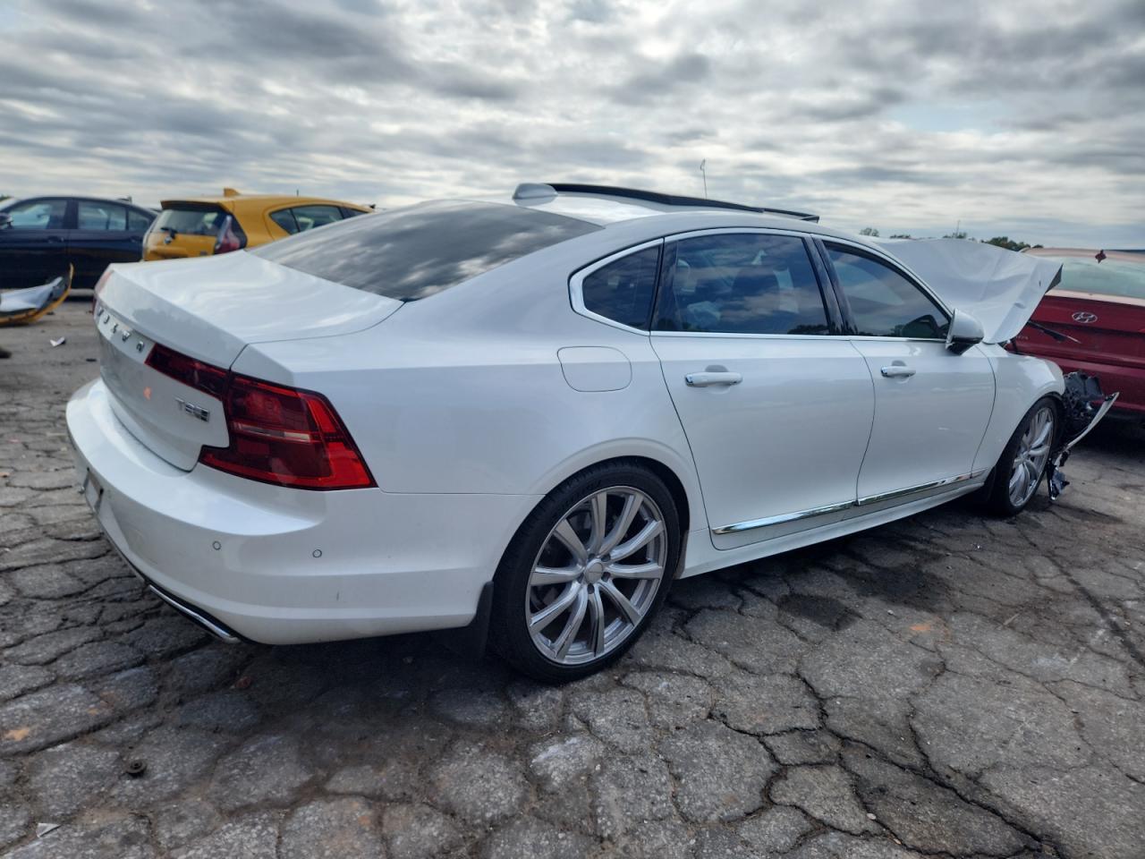 2019 VOLVO S90