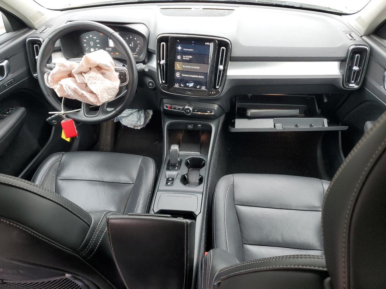2020 VOLVO XC40